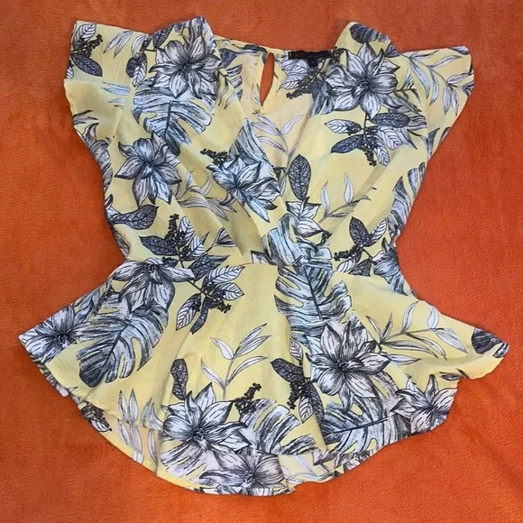 Low cut - Picture 1 of 1